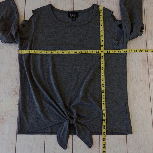 By & By charcoal gray lattice sleeve tie front top sz L - Picture 8 of 9